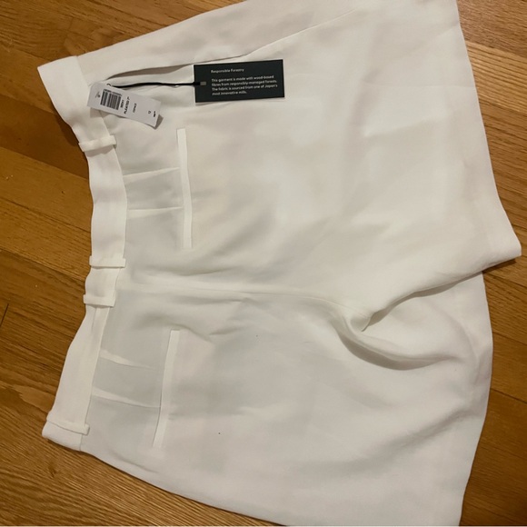 Babaton 7inch Pleated Shorts size 12 in espace *euc - Picture 5 of 5